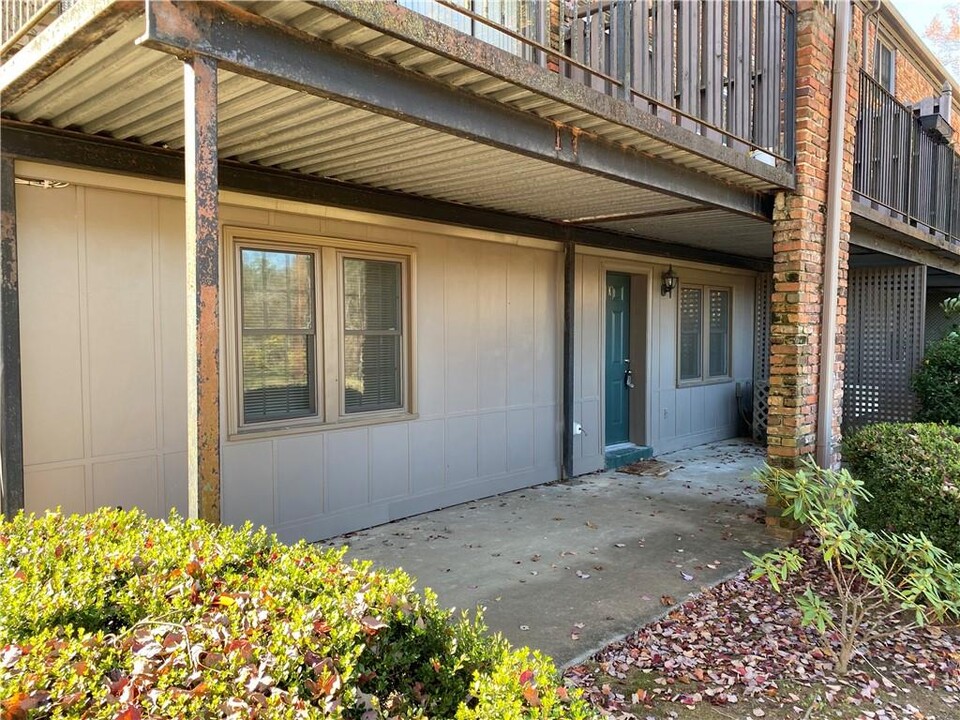 3101 Colonial Way in Atlanta, GA - Building Photo