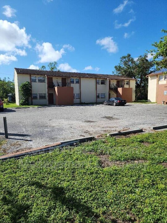 2510 Central Ave in Ft. Myers, FL - Building Photo