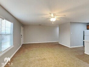 4892 Masch Branch Rd, Unit 9 in Krum, TX - Foto de edificio - Building Photo