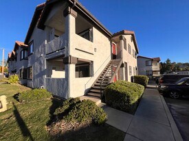16377 Lakeshore Dr in Lake Elsinore, CA - Building Photo