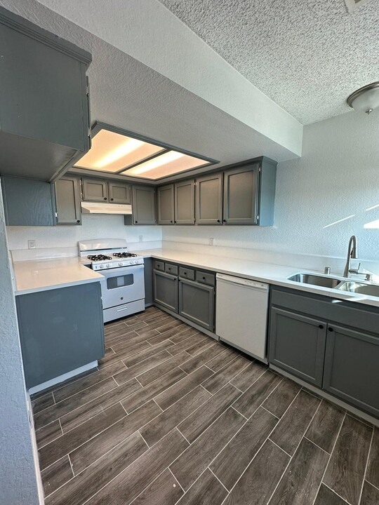 38551 10th Pl E, Unit A in Palmdale, CA - Building Photo