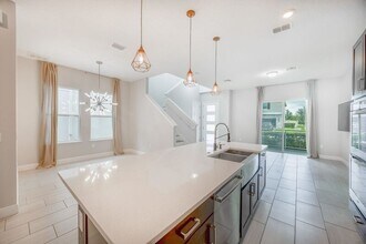2411 Standing Rock Cir in Oakland, FL - Building Photo - Building Photo