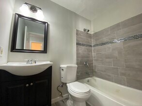 32 Old Foxon Rd in East Haven, CT - Building Photo - Building Photo