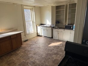 22 Pearl Ave, Unit 2nd Floor in Oil City, PA - Foto de edificio - Building Photo