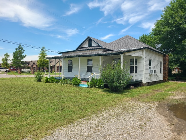 101 E 2nd St in Skiatook, OK - Building Photo - Building Photo