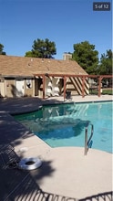 4646 Tracylynn Ln, Unit B in Las Vegas, NV - Building Photo - Building Photo