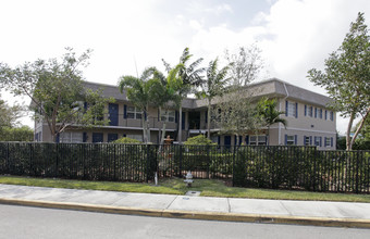 Delray Gulf Stream Apartments in Delray Beach, FL - Building Photo - Building Photo