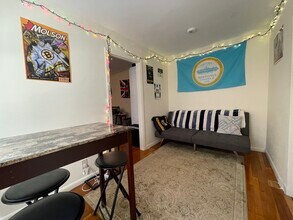 64 West Cedar St, Unit 2A in Boston, MA - Building Photo - Building Photo