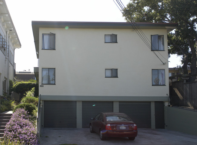 584 Vernon St in Oakland, CA - Building Photo - Building Photo