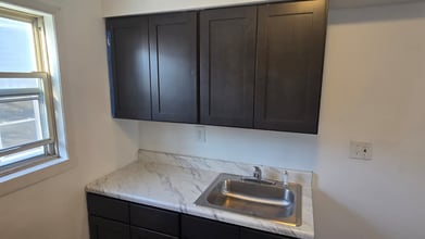 384 S 6th St in Newark, NJ - Building Photo - Building Photo