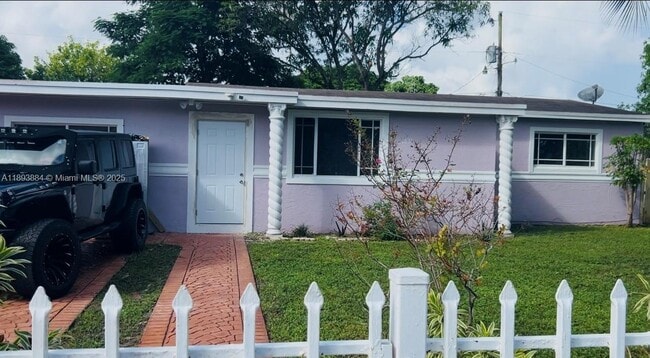 1831 NW 185th St in Miami Gardens, FL - Building Photo - Building Photo
