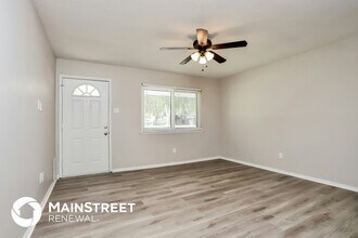 685 Lexington Park in Florissant, MO - Building Photo - Building Photo