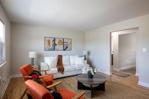 Hillside Apartments in Edison, NJ - Building Photo