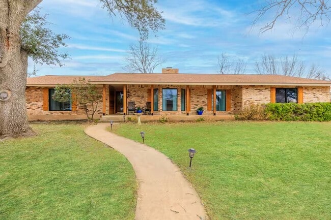 property at 1830 Quailwood Dr