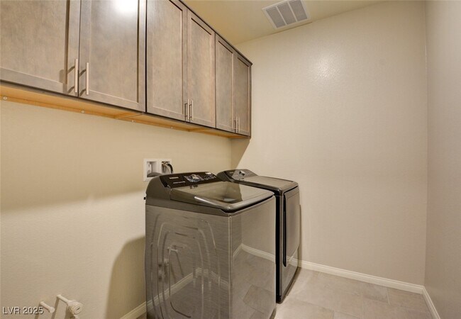 4001 Pink Magnolia Ct in Las Vegas, NV - Building Photo - Building Photo