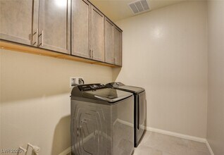 4001 Pink Magnolia Ct in Las Vegas, NV - Building Photo - Building Photo