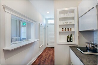 17 Britton St, Unit Studio Apt. in Jersey City, NJ - Foto de edificio - Building Photo