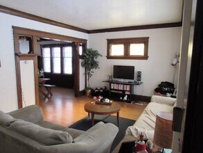 3466 N Downer Ave in Milwaukee, WI - Foto de edificio - Building Photo