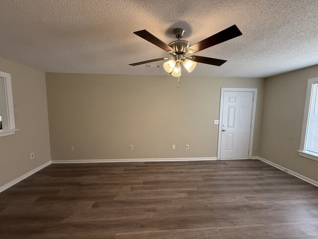 1081 Micha Way in Madison, GA - Foto de edificio - Building Photo