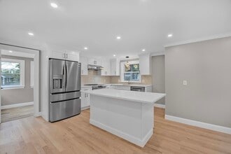 63 Russell Rd in Wellesley, MA - Building Photo - Building Photo