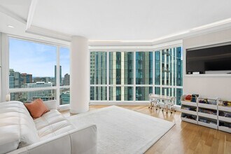 77 Hudson St, Unit 3203 in Jersey City, NJ - Building Photo - Building Photo