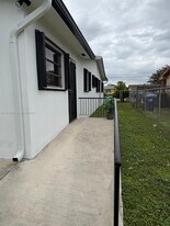 1350 NW 96th St in Miami, FL - Building Photo