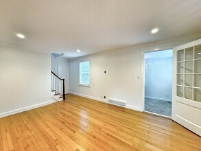 84 Sunnyridge Ave in Fairfield, CT - Building Photo - Building Photo