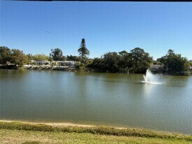 5631 Ashton Lake Dr in Sarasota, FL - Building Photo