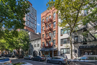 423 E 75th St in New York, NY - Building Photo - Building Photo