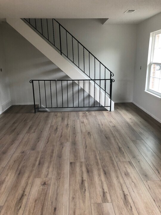 22 Amesbury St in Broomfield, CO - Building Photo