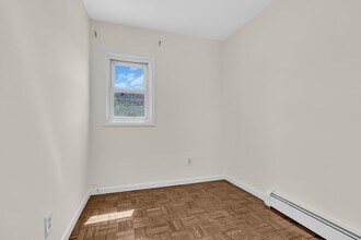 633 McGillvray Pl in Linden, NJ - Building Photo - Building Photo