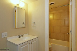 Radius Apartments in Phoenix, AZ - Building Photo - Interior Photo