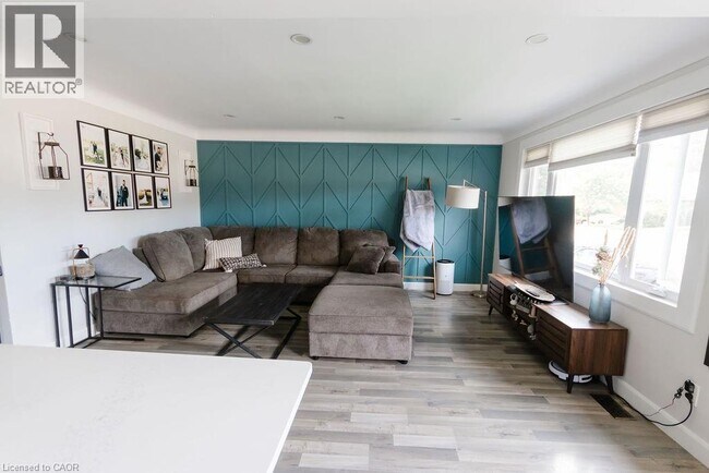 325 E 18th St in Hamilton, ON - Building Photo - Building Photo