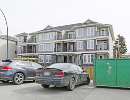 1704 37th St SE in Calgary, AB - Building Photo