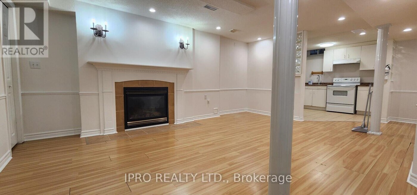 4346 Spinningdale Ct in Mississauga, ON - Building Photo