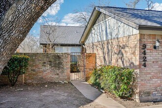 9424 Singing Quail Dr in Austin, TX - Foto de edificio - Building Photo