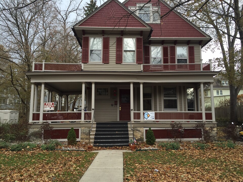 109 Barton Pl in Ithaca, NY - Foto de edificio