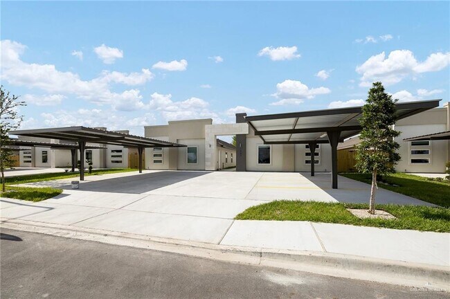 29 Violet Ave W in Pharr, TX - Building Photo - Building Photo