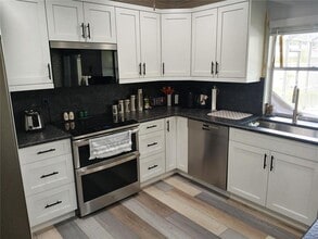 4131 Center Gate Blvd in Sarasota, FL - Building Photo - Building Photo