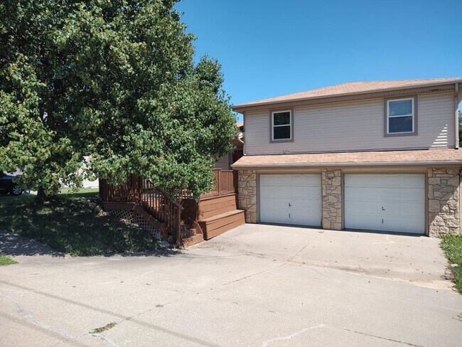 1614 St Marys Rd in Junction City, KS - Building Photo - Building Photo
