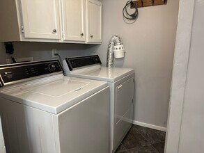 142 Beaver Ct, Unit Apt 2 in Amherst, OH - Building Photo - Building Photo