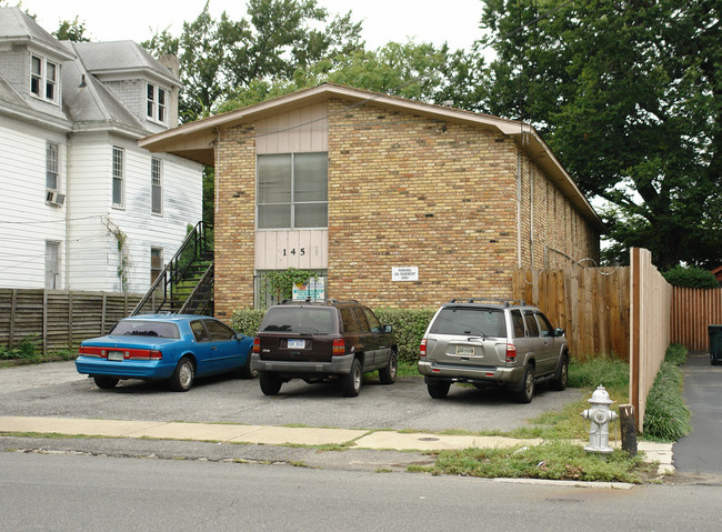 145 N Bellevue Blvd in Memphis, TN - Foto de edificio - Building Photo