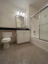 4155 Executive Dr, Unit 204 in La Jolla, CA - Building Photo - Building Photo