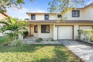 6094 Live Oak Ct in Tamarac, FL - Building Photo