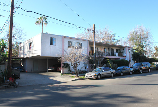 4958 Riverton Ave in North Hollywood, CA - Foto de edificio - Building Photo