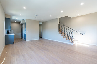 11437 Hatteras St in North Hollywood, CA - Building Photo - Interior Photo