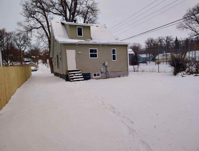 316 N Oak St in Fergus Falls, MN - Building Photo - Building Photo