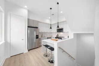 1512 Barbee St, Unit A in Houston, TX - Foto de edificio - Building Photo