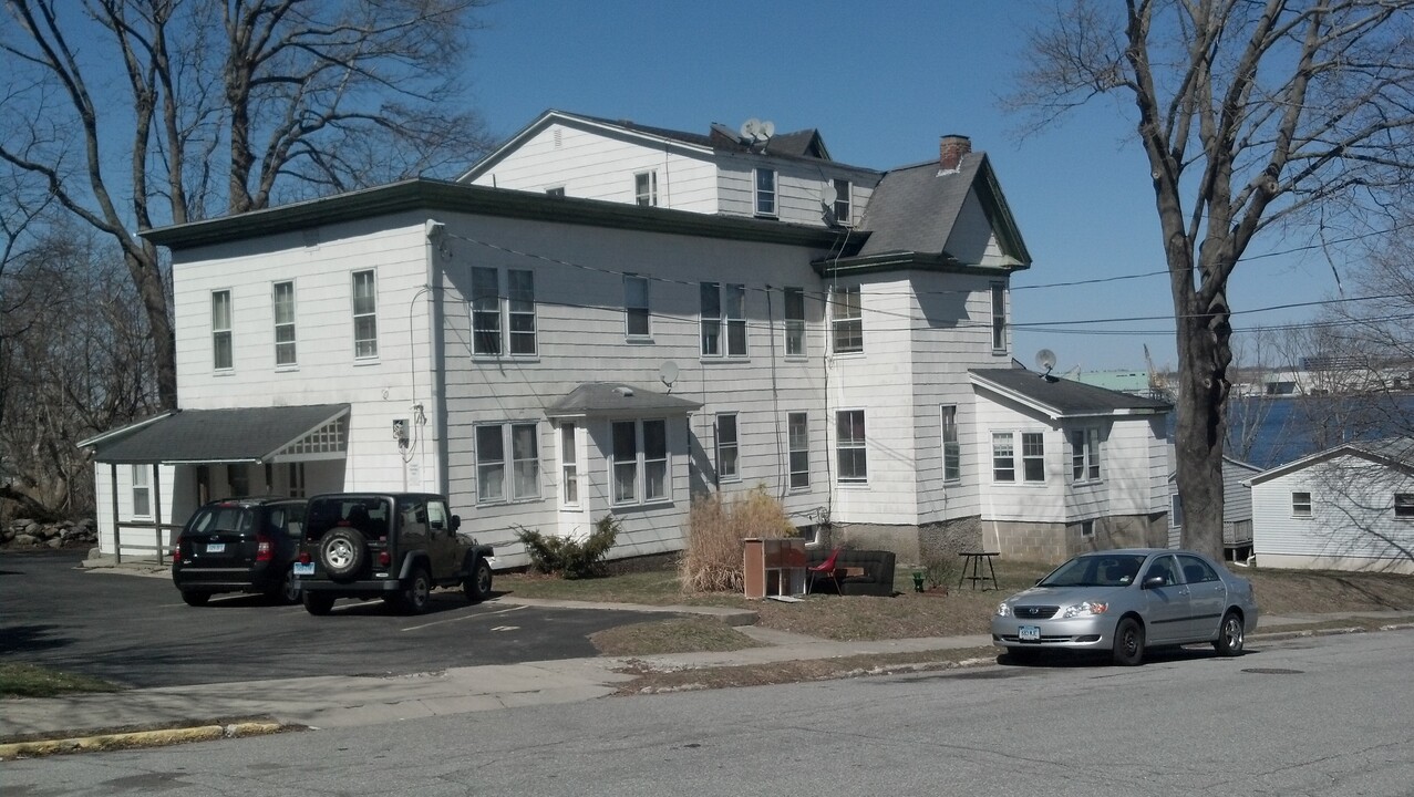 395 Pequot Ave, Unit 4 in New London, CT - Foto de edificio