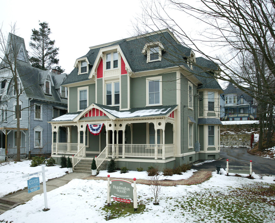 Huntington House Condominium in Norwich, CT - Building Photo